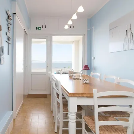 Апартаменты In With Stunning Sea View *